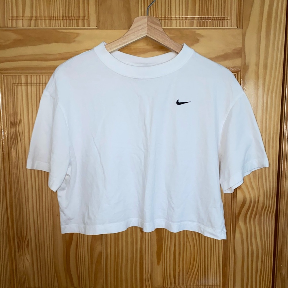 White white mini swoosh cropped Nike tee